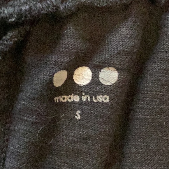 3 DOT Black drawstring textured Cotton cropped cuffed pant. - Picture 6 of 6